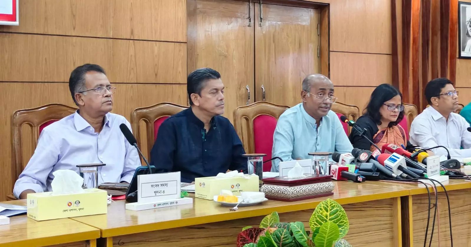 আইনি কাঠামোর বাইরে পদক্ষেপ বা ক্রসফায়ারের সুযোগ নেই : আইনমন্ত্রী