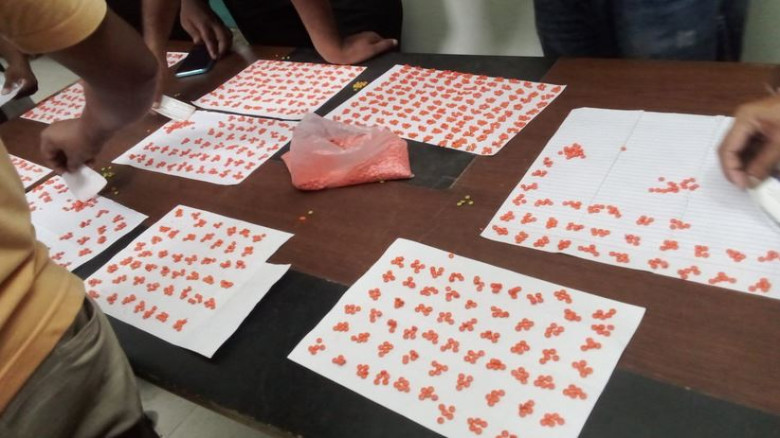 রংপুর মহানগরীতে ৬ হাজার ৩৯০ পিস ইয়াবা উদ্ধার র্যাবের অভিযানে ধানক্ষেত থেকে মিলল বিপুল পরিমাণ মাদক